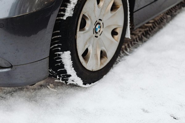Pneu hiver pas cher : sécurité et performance à petit prix
